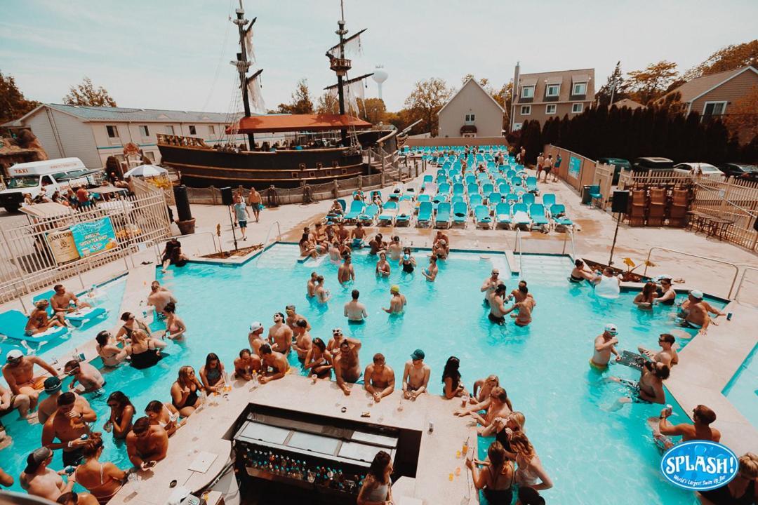 Grand Islander Hotel Put-in-Bay Buitenkant foto